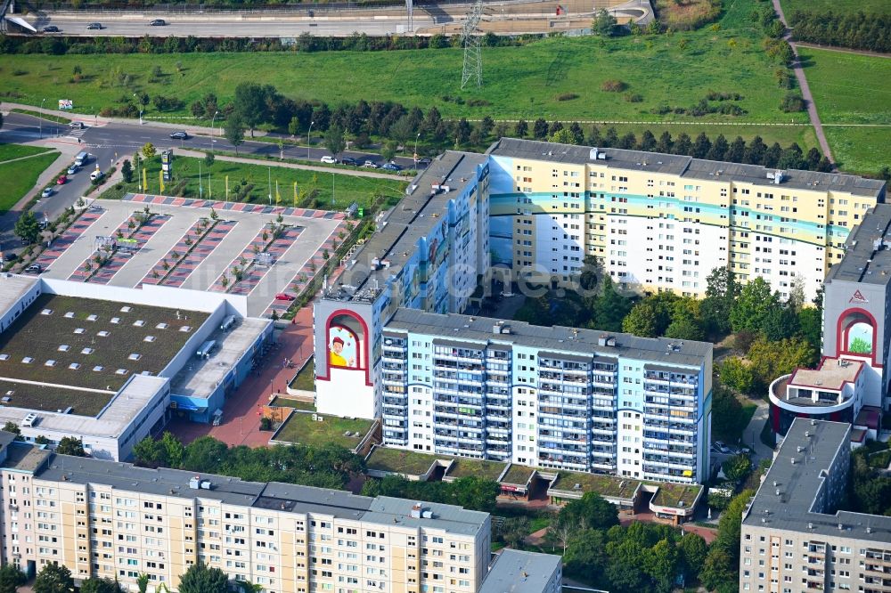 Luftaufnahme Berlin - Plattenbau- Hochhaus- Wohnsiedlung Kosmosviertel an der Schönefelder Chaussee in Berlin, Deutschland