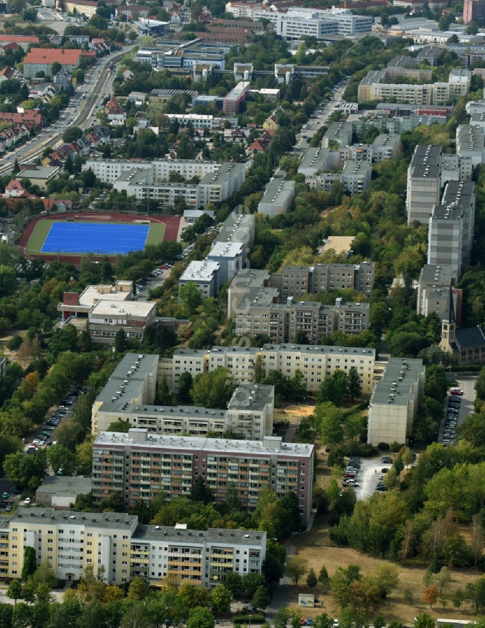 Erfurt von oben - Plattenbau- Hochhaus- Wohnsiedlung Kranichfelderstraße - Am Herrenberg in Erfurt im Bundesland Thüringen
