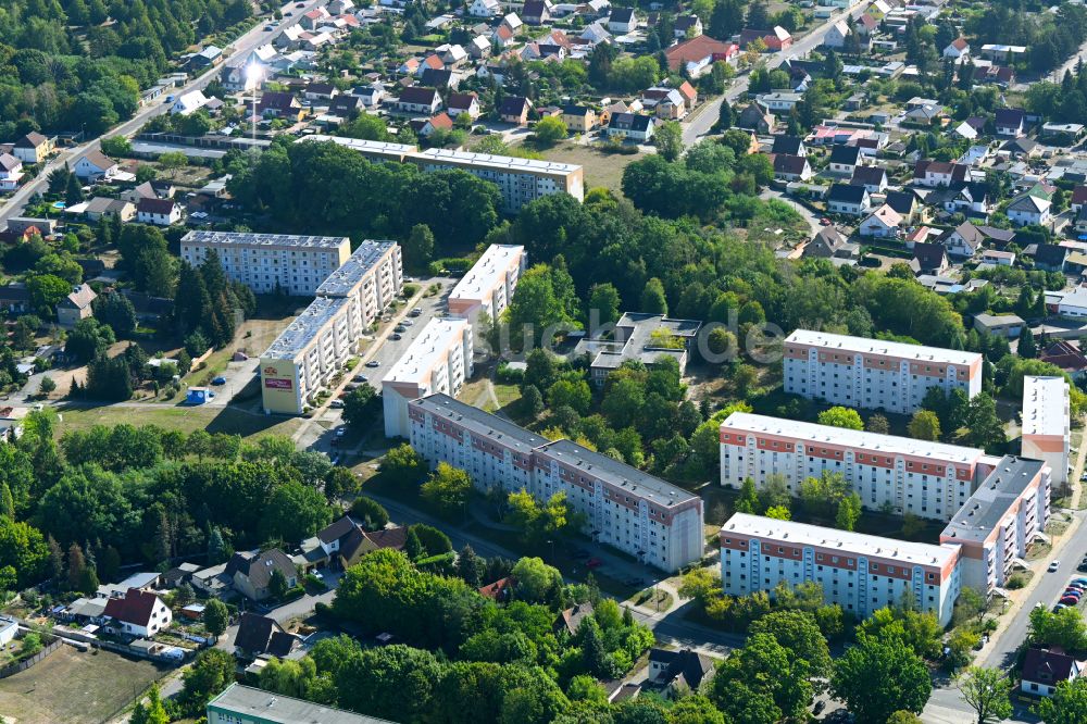 Lauchhammer aus der Vogelperspektive: Plattenbau- Hochhaus- Wohnsiedlung in Lauchhammer im Bundesland Brandenburg, Deutschland