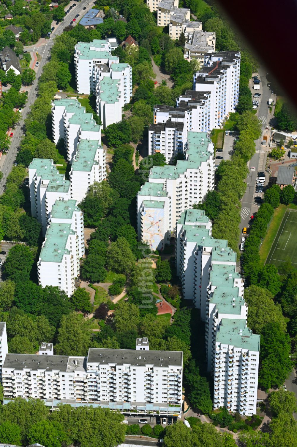 Hamburg aus der Vogelperspektive: Plattenbau- Hochhaus- Wohnsiedlung Lenzsiedlung im Ortsteil Stellingen in Hamburg, Deutschland