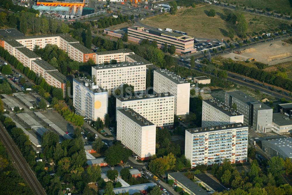 Berlin von oben - Plattenbau- Hochhaus- Wohnsiedlung im Ortsteil Bohnsdorf in Berlin, Deutschland