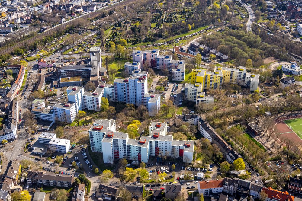 Luftaufnahme Dortmund - Plattenbau- Hochhaus- Wohnsiedlung im Ortsteil Clarenberg in Dortmund im Bundesland Nordrhein-Westfalen, Deutschland