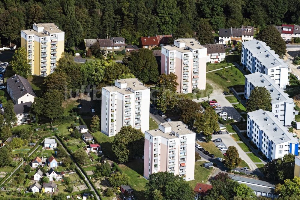 Bochum aus der Vogelperspektive: Plattenbau- Hochhaus- Wohnsiedlung im Ortsteil Grumme in Bochum im Bundesland Nordrhein-Westfalen, Deutschland