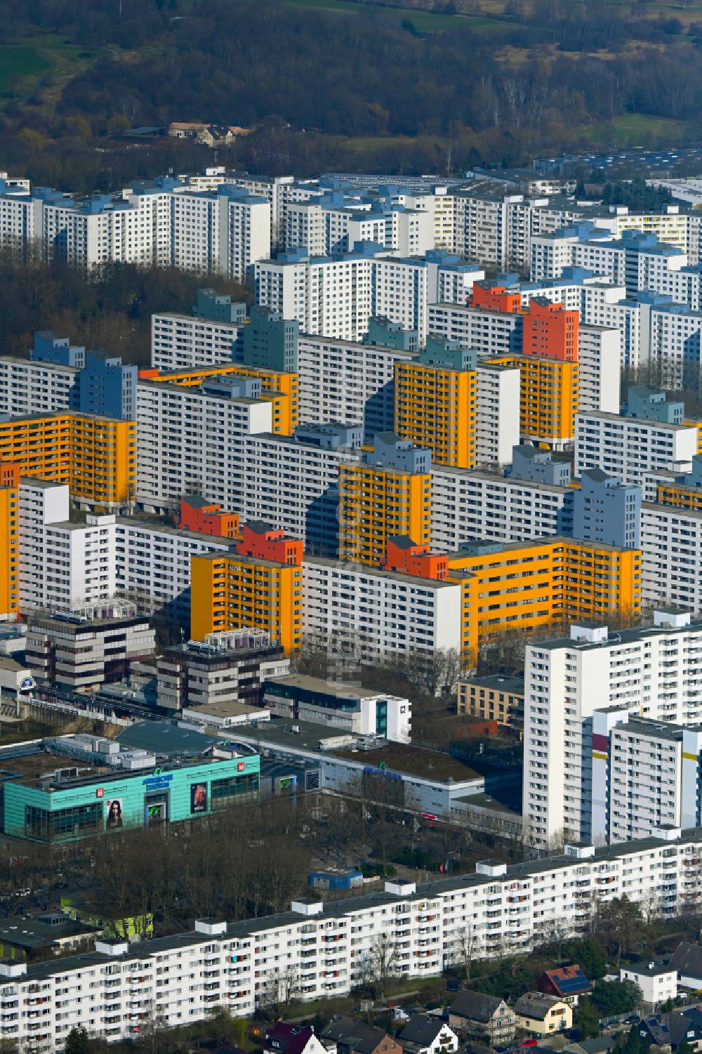 Luftbild Berlin - Plattenbau- Hochhaus- Wohnsiedlung im Ortsteil Märkisches Viertel in Berlin, Deutschland
