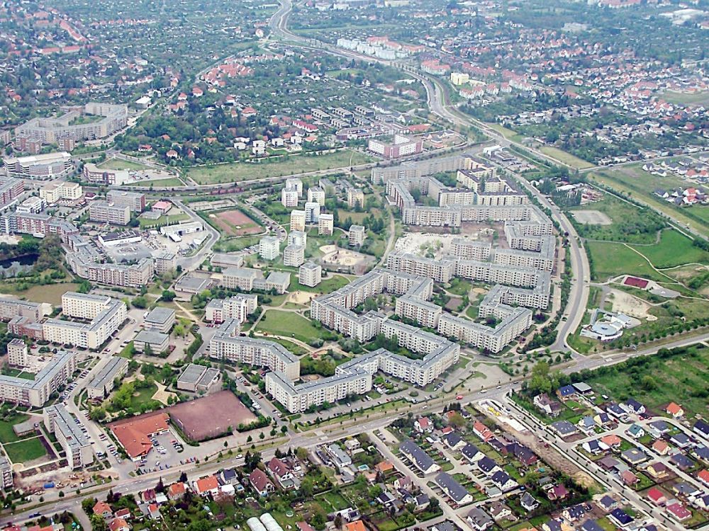 Magdeburg von oben - Plattenbau- Hochhaus- Wohnsiedlung im Ortsteil Olvenstedt in Magdeburg im Bundesland Sachsen-Anhalt, Deutschland