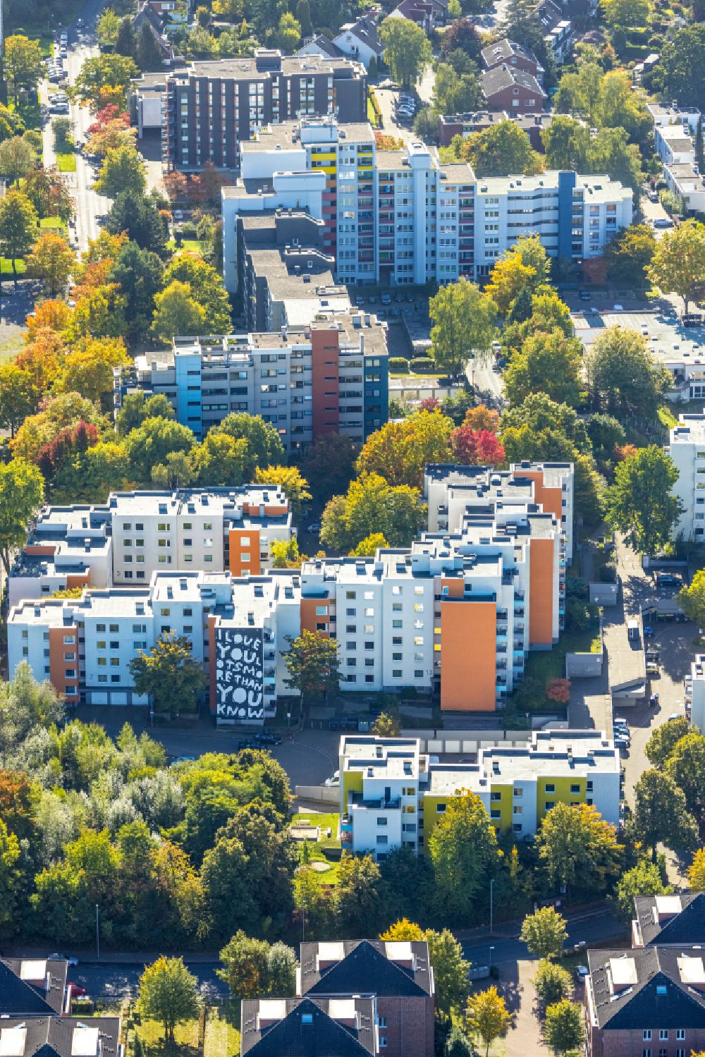 Luftaufnahme Bochum - Plattenbau- Hochhaus- Wohnsiedlung im Ortsteil Querenburg in Bochum im Bundesland Nordrhein-Westfalen, Deutschland