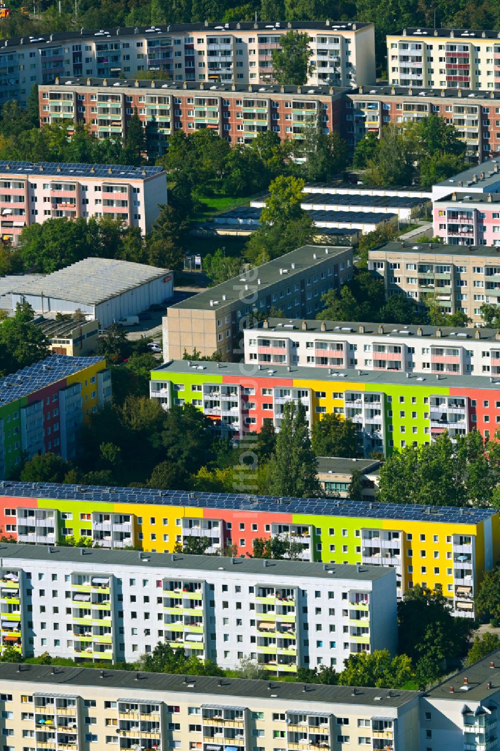Luftbild Halle (Saale) - Plattenbau- Hochhaus- Wohnsiedlung im Ortsteil Silberhöhe in Halle (Saale) im Bundesland Sachsen-Anhalt, Deutschland