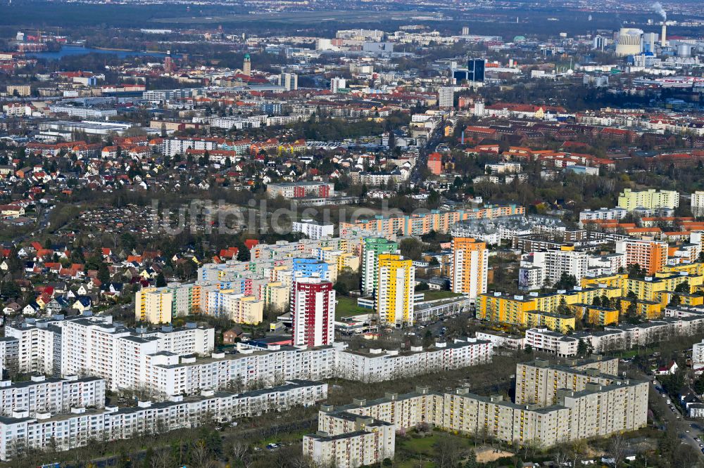 Berlin von oben - Plattenbau- Hochhaus- Wohnsiedlung im Ortsteil Staaken in Berlin, Deutschland