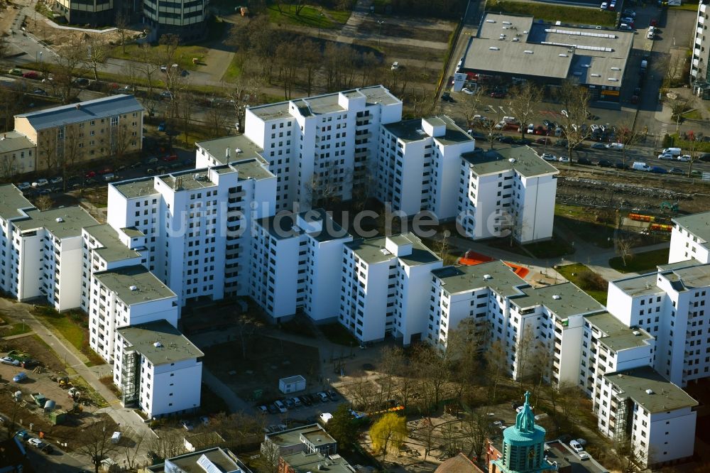 Berlin von oben - Plattenbau- Hochhaus- Wohnsiedlung an der Rathausstraße im Ortsteil Mariendorf in Berlin, Deutschland