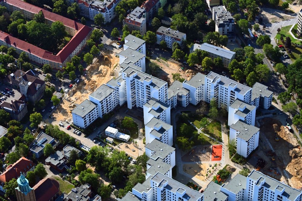 Berlin von oben - Plattenbau- Hochhaus- Wohnsiedlung an der Rathausstraße im Ortsteil Mariendorf in Berlin, Deutschland