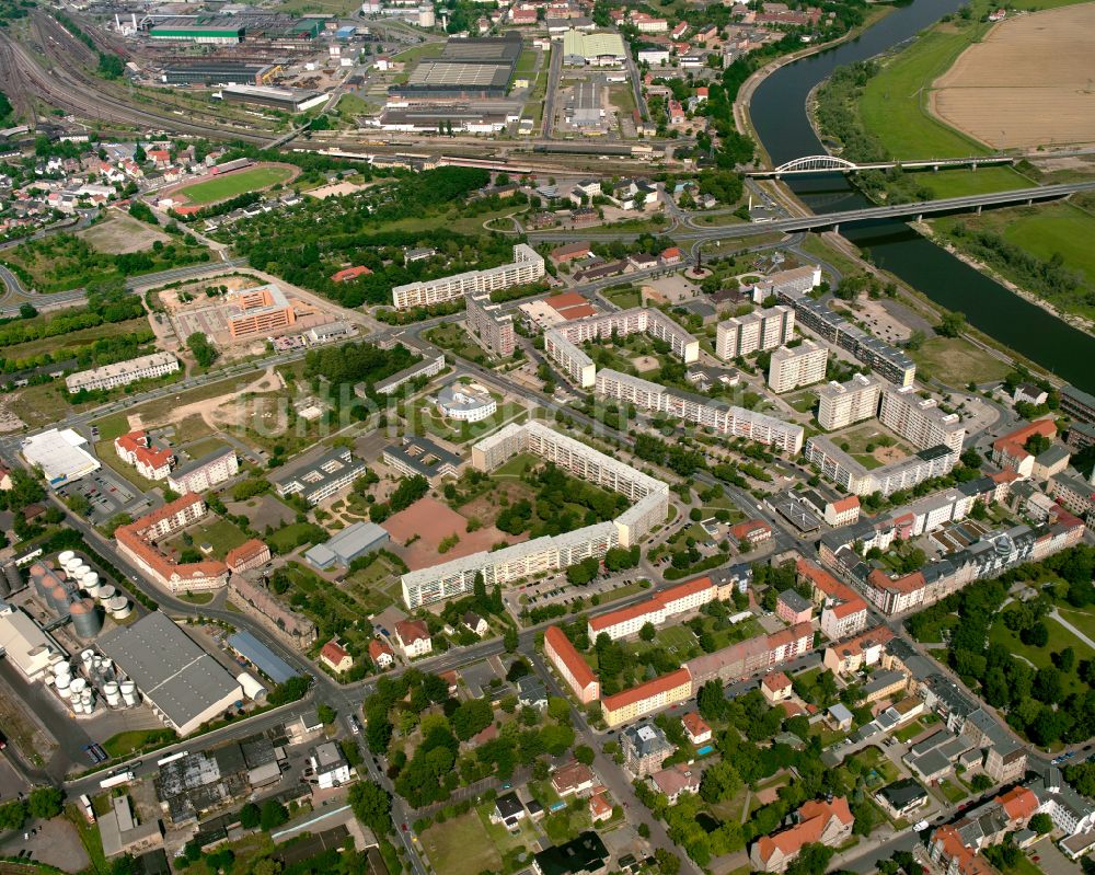 Luftaufnahme Riesa - Plattenbau- Hochhaus- Wohnsiedlung in Riesa im Bundesland Sachsen, Deutschland