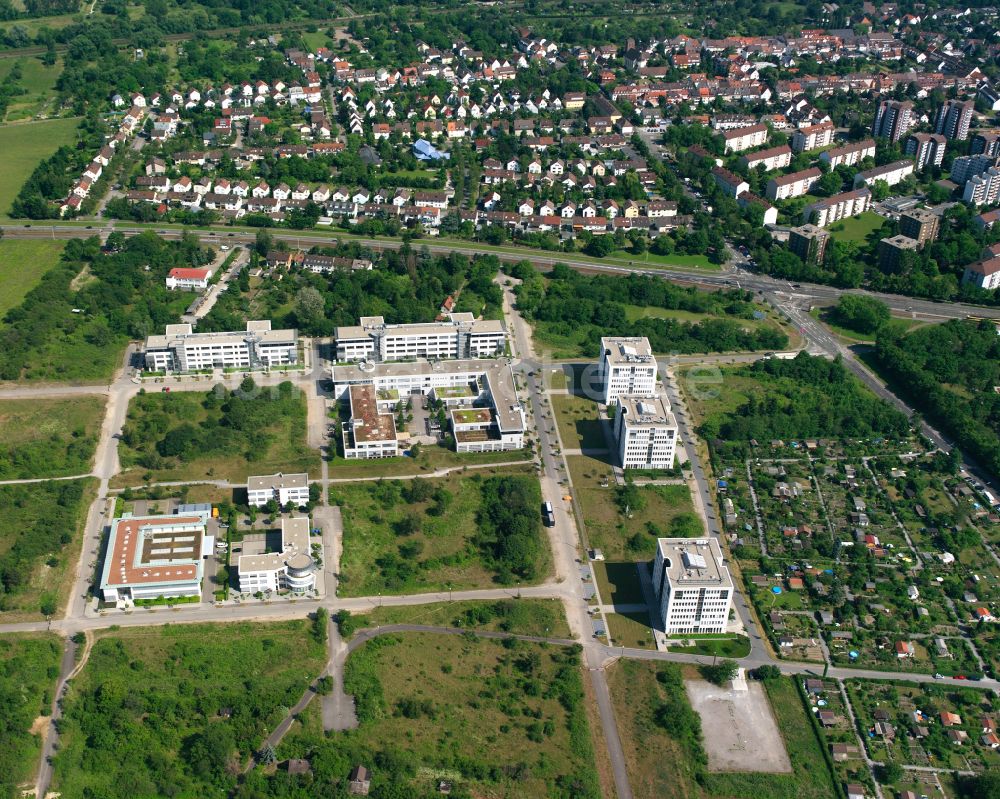 Luftaufnahme Rintheim - Plattenbau- Hochhaus- Wohnsiedlung in Rintheim im Bundesland Baden-Württemberg, Deutschland