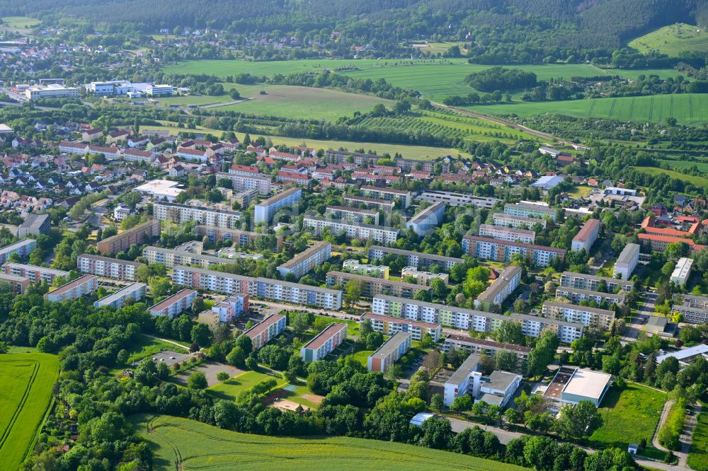 Luftaufnahme Saalfeld/Saale - Plattenbau- Hochhaus- Wohnsiedlung in Saalfeld/Saale im Bundesland Thüringen, Deutschland