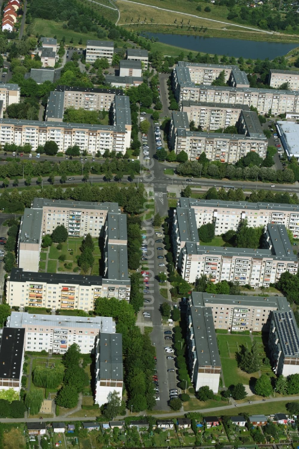 Leipzig von oben - Plattenbau- Hochhaus- Wohnsiedlung im Stadtteil Paunsdorf in Leipzig im Bundesland Sachsen