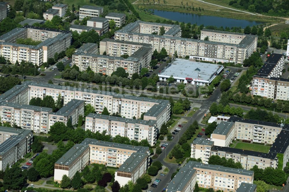 Luftaufnahme Leipzig - Plattenbau- Hochhaus- Wohnsiedlung im Stadtteil Paunsdorf in Leipzig im Bundesland Sachsen