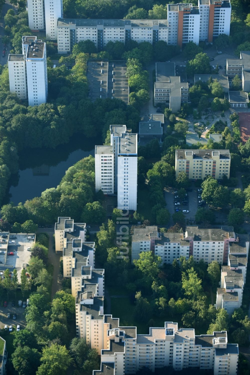 Berlin von oben - Plattenbau- Hochhaus- Wohnsiedlung Thermometersiedlung im Ortsteil Lichterfelde in Berlin, Deutschland