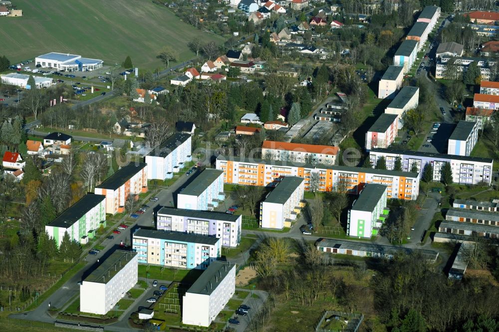 Luftaufnahme Zehdenick - Plattenbau- Hochhaus- Wohnsiedlung in Zehdenick im Bundesland Brandenburg, Deutschland