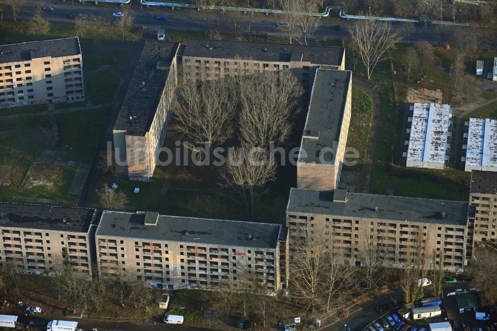 Berlin von oben - Plattenbau- Ruine Mehrfamilienhauses im Ortsteil Hohenschönhausen in Berlin, Deutschland