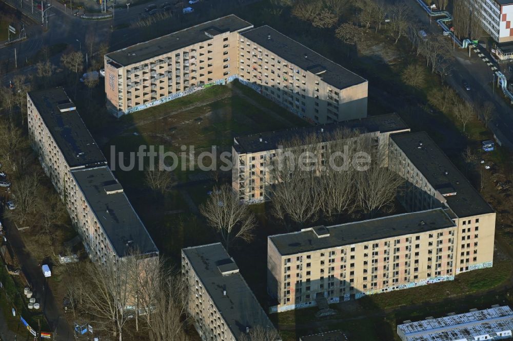 Luftaufnahme Berlin - Plattenbau- Ruine Mehrfamilienhauses im Ortsteil Hohenschönhausen in Berlin, Deutschland