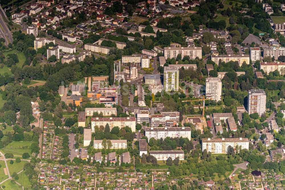 Luftaufnahme Freiburg im Breisgau - Plattenbau- Wohnsiedlung in Freiburg im Breisgau im Bundesland Baden-Württemberg, Deutschland