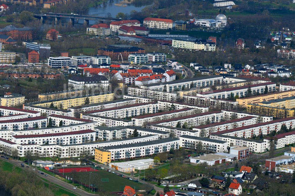 Magdeburg von oben - Plattenbau- Wohnsiedlung an der Herweghstraße - Cracauer Straße in Magdeburg im Bundesland Sachsen-Anhalt, Deutschland