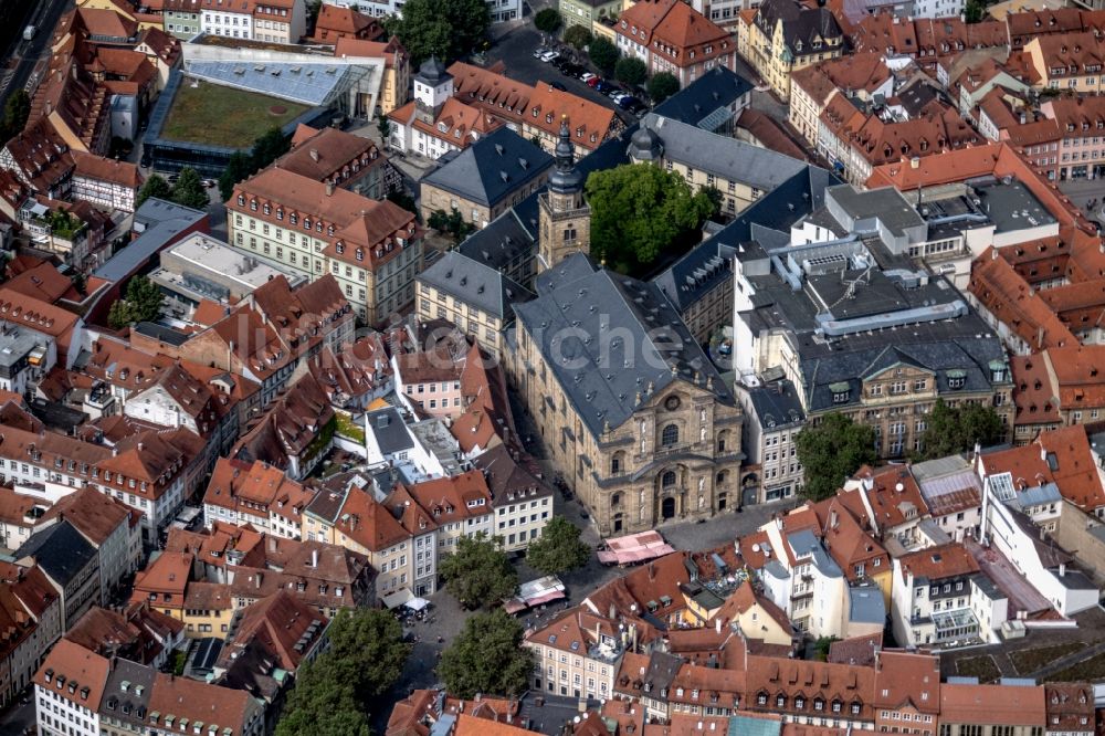 Bamberg von oben - Platz- Ensemble Domplatz mit Dom und neuer Residenz im Altstadtbereich und Innenstadtzentrum von Bamberg im Bundesland Bayern, Deutschland