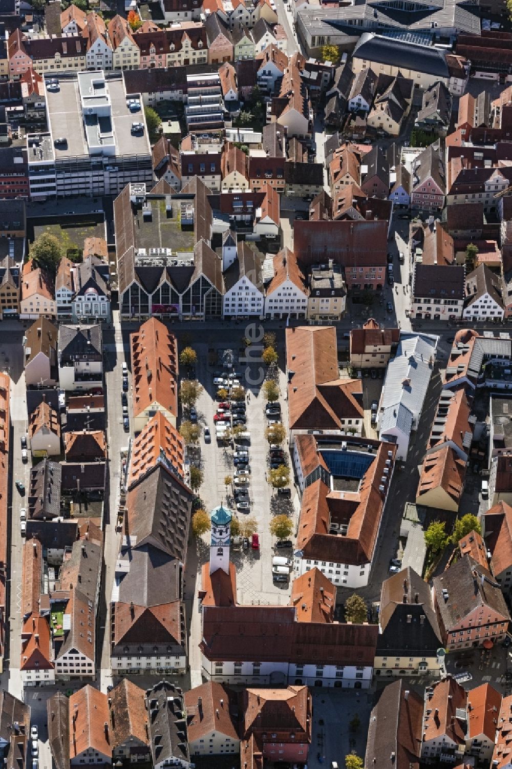 Luftaufnahme Memmingen - Platz- Ensemble Hallhof in der Altstadt in Memmingen im Bundesland Bayern, Deutschland