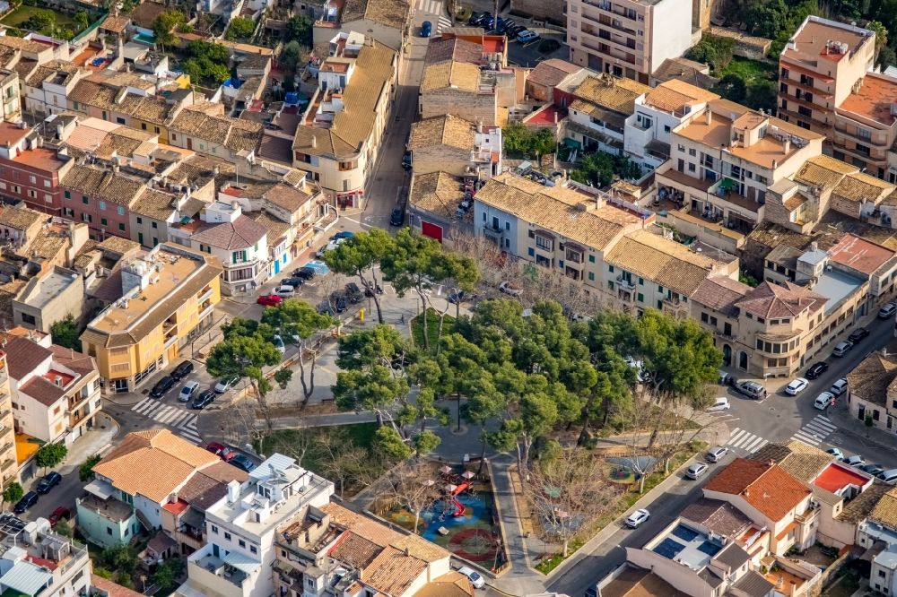 Luftaufnahme Inca - Platz- Ensemble Plaça des Blanquer in Inca in Balearische Insel Mallorca, Spanien