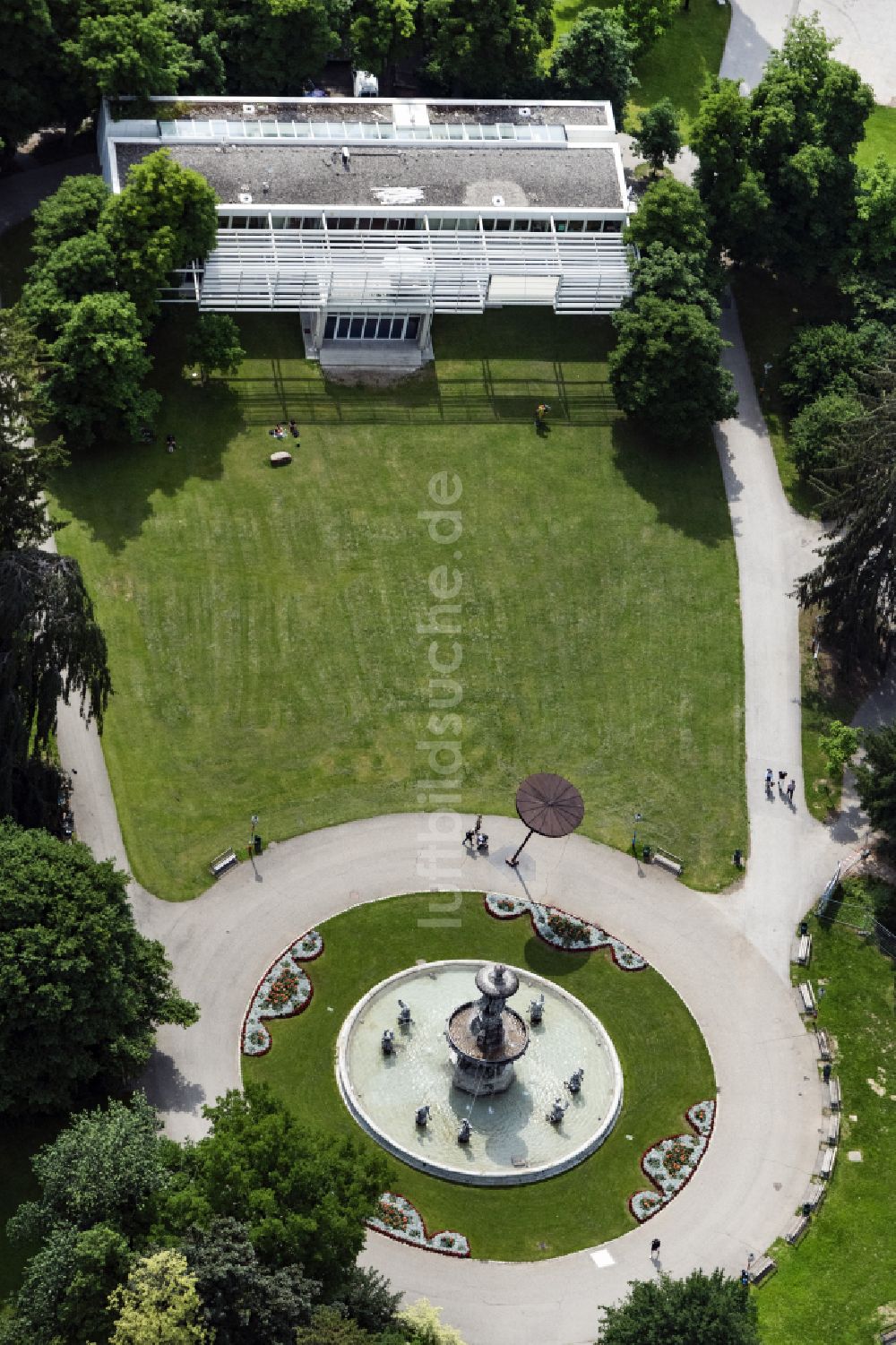 Graz aus der Vogelperspektive: Platz- Ensemble Platz der Menschenrechte im Stadtpark in Graz in Steiermark, Österreich