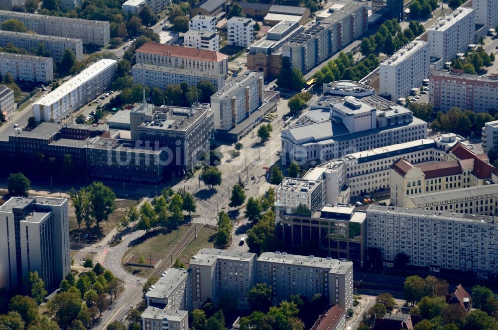 Magdeburg von oben - Platz- Ensemble Universitätsplatz in Magdeburg im Bundesland Sachsen-Anhalt, Deutschland