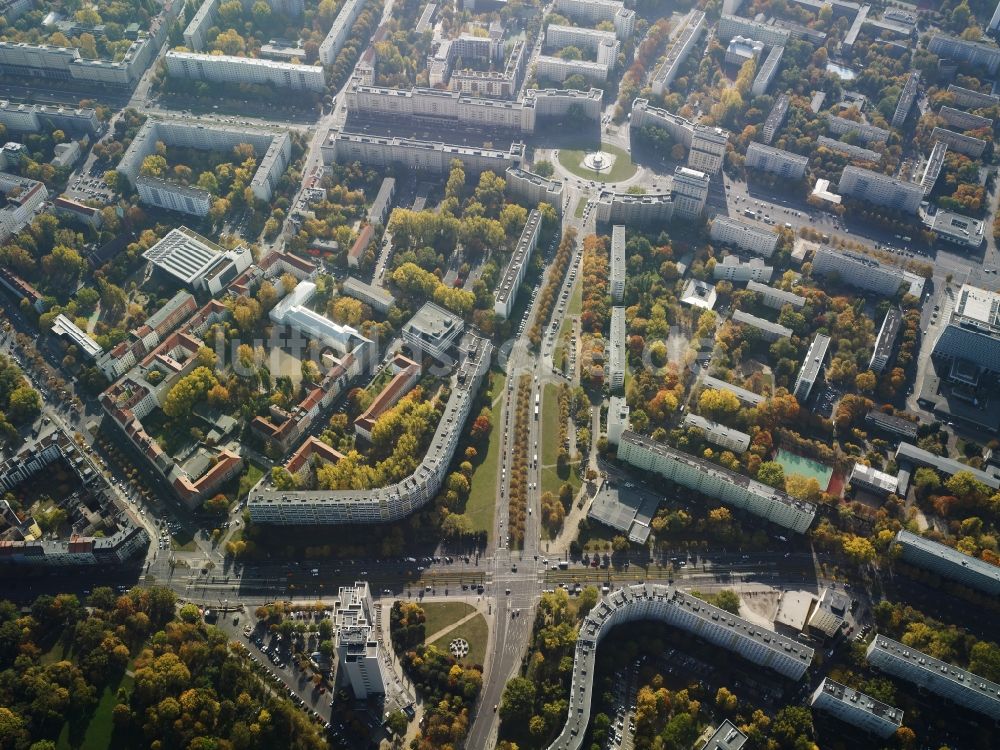 Luftbild Berlin - Platz der Vereinten Nationen und Straußberger Platz im Ortsteil Friedrichshain in Berlin