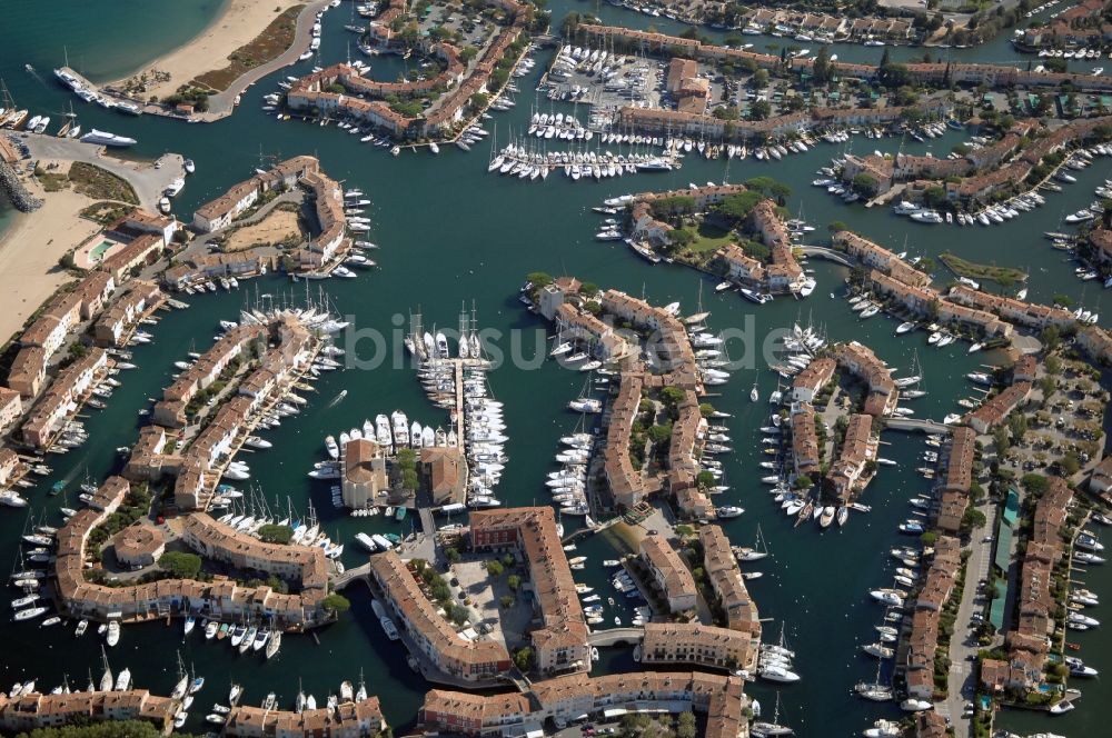 Luftbild Grimaud - Port Grimaud - Marina - Hafenbereich am Ufer des Golfe de Saint-Tropez in Grimaud in Provence-Alpes-Cote d'Azur, Frankreich