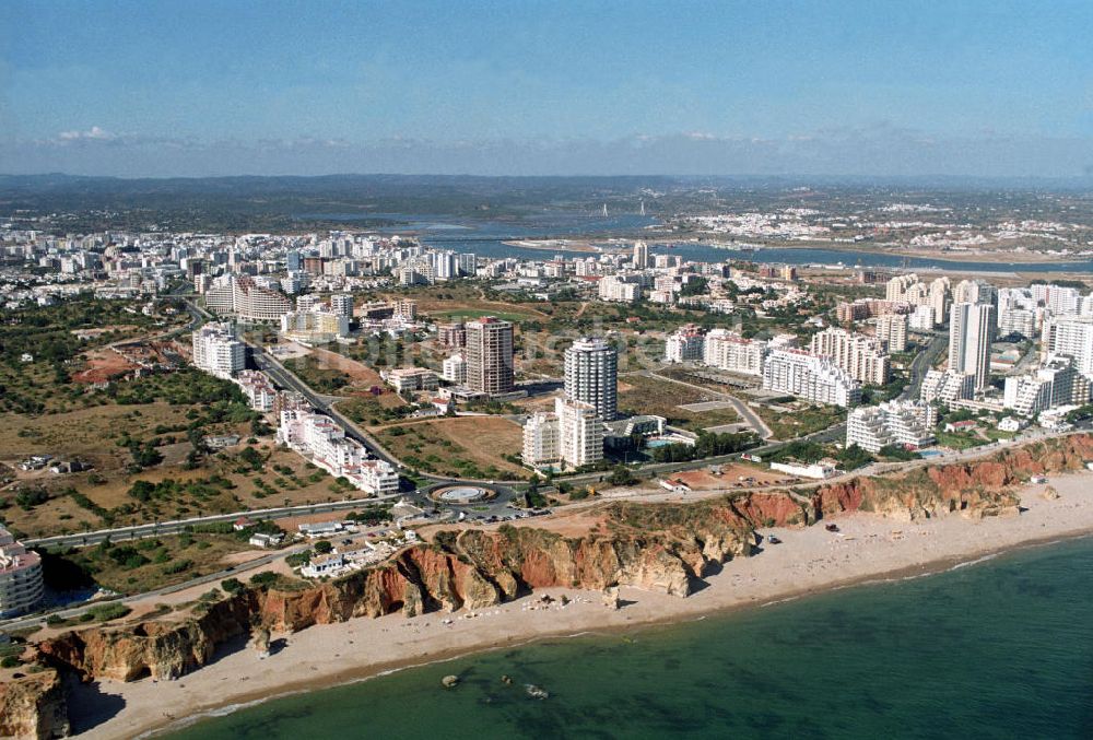 Praia da Rocha aus der Vogelperspektive: Praia da Rocha an der Algarve in Portugal