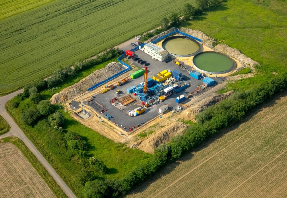 Herbern von oben - Probe- Bohrung für eine Gas- Fracking- Hydraulic Fracturing Station über der alten Schachtanlage Radbod 7 in Herbern im Bundesland Nordrhein-Westfalen