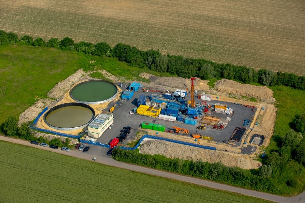 Luftbild Herbern - Probe- Bohrung für eine Gas- Fracking- Hydraulic Fracturing Station über der alten Schachtanlage Radbod 7 in Herbern im Bundesland Nordrhein-Westfalen