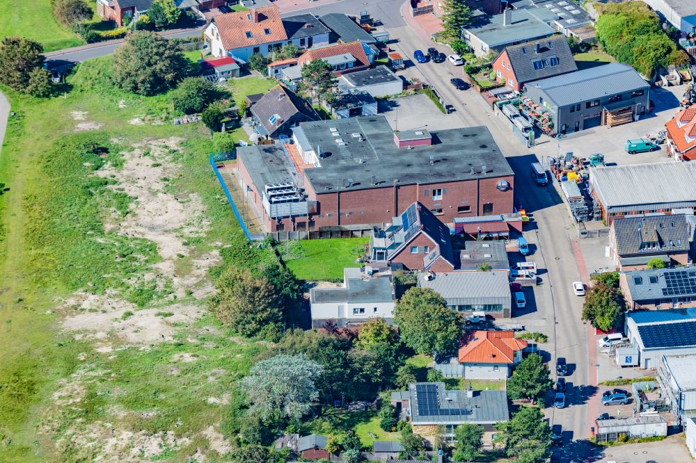 Norderney von oben - Produktionsgebäude vom Norderneyer Schinken auf der Insel Norderney im Bundesland Niedersachsen, Deutschland