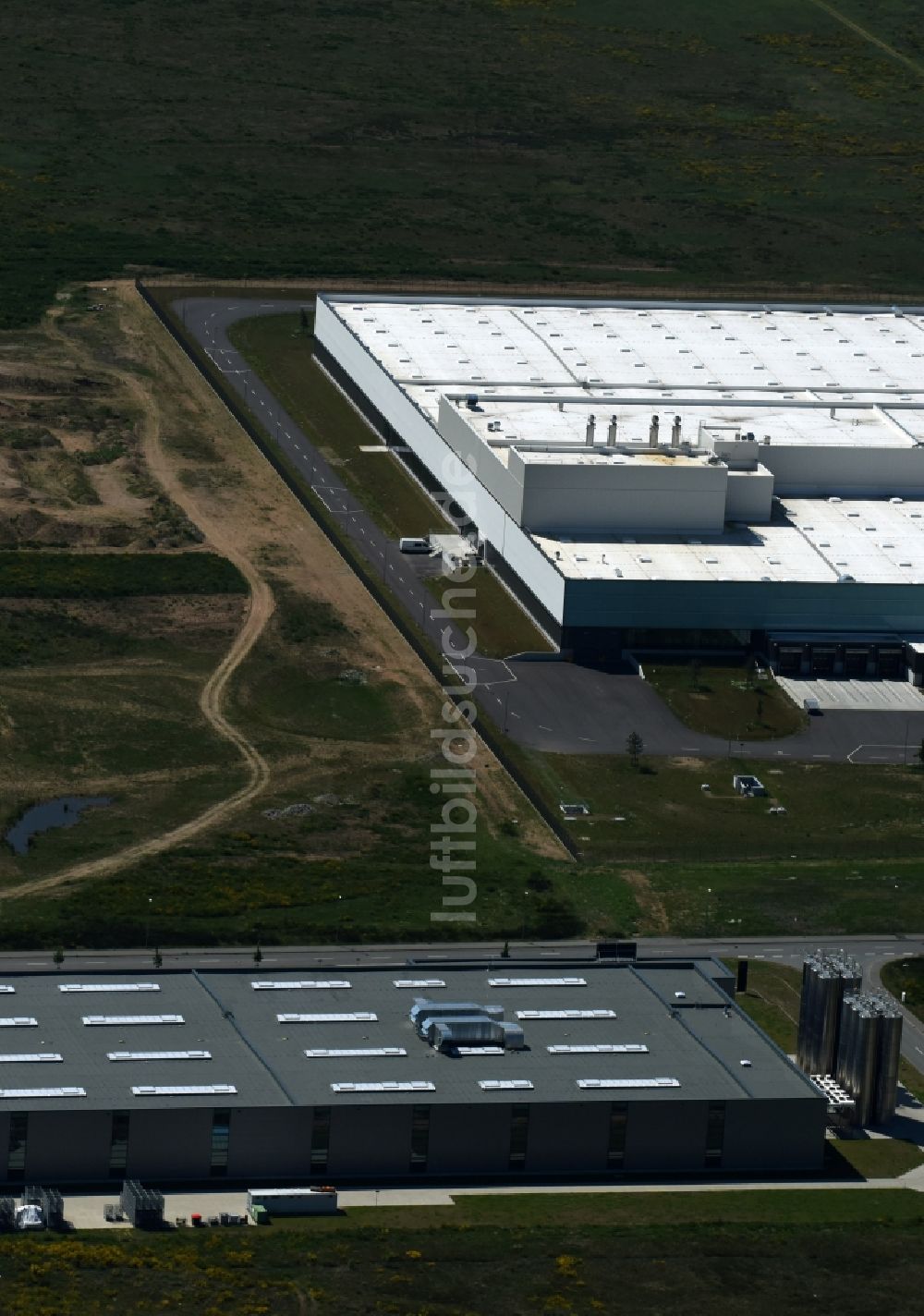 Luftaufnahme Schwerin - Produktionsstandort von Procap im Industriepark in Schwerin im Bundesland Mecklenburg-Vorpommern