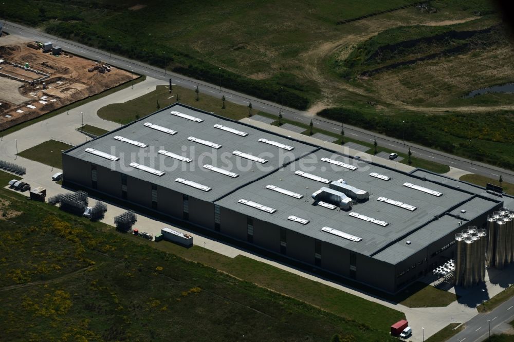 Luftaufnahme Schwerin - Produktionsstandort von Procap im Industriepark in Schwerin im Bundesland Mecklenburg-Vorpommern