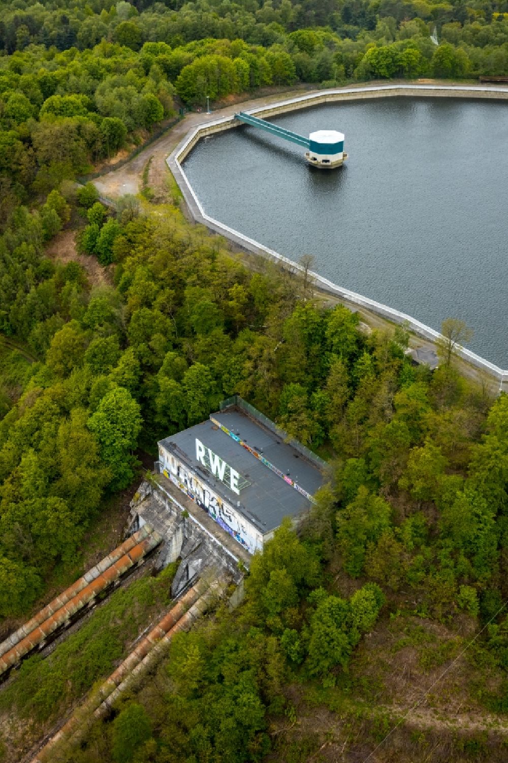 Luftaufnahme Herdecke - Pumpspeicherkraftwerk Koepchenwerk, einem Wasserkraftwerk mit Energie- Speicher am Hengsteysee in Herdecke im Bundesland Nordrhein-Westfalen
