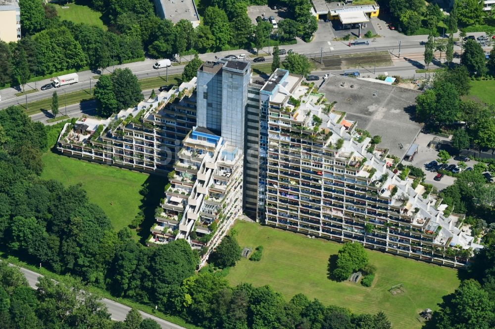 Luftbild München - Pyramidenförmige Terassen Pharao- Haus im Ortsteil Bogenhausen in München im Bundesland Bayern, Deutschland