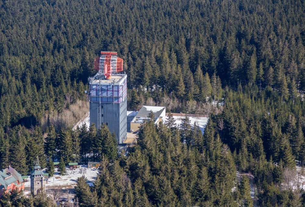 Luftaufnahme Eibenstock - Radar- Antennen- Sendeturm und Funkmast der Flugsicherung auf dem Auersberg in Eibenstock im Bundesland Sachsen, Deutschland