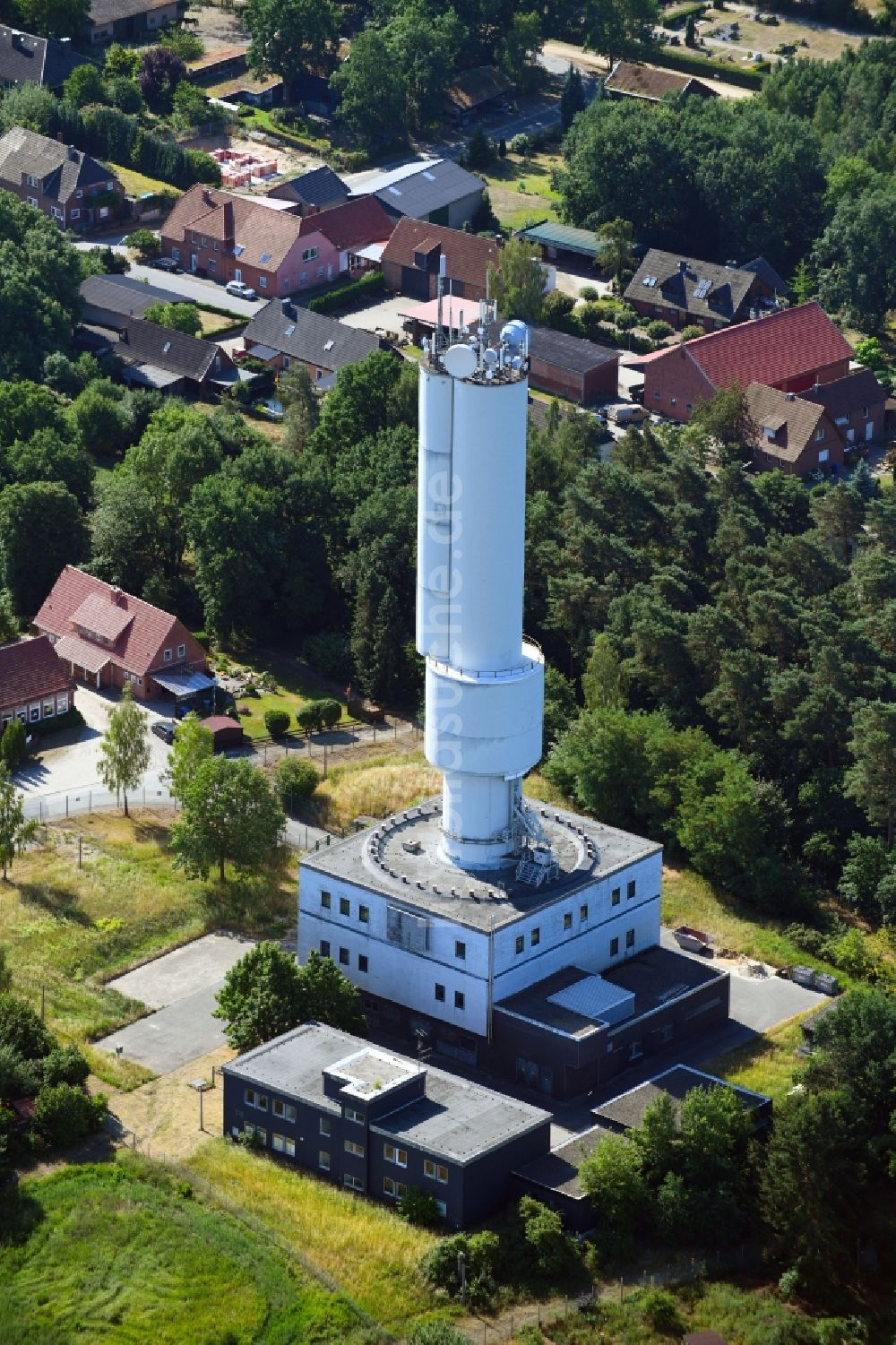Luftaufnahme Barwedel - Radar- Antennen- Sendeturm und Funkmast der Flugsicherung Am Funkberg in Barwedel im Bundesland Niedersachsen, Deutschland