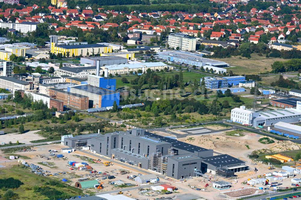 Luftaufnahme Wolfen - Raffinerie- Werksgelände des Chemieproduzenten der AMG Lithium GmbH in Wolfen im Bundesland Sachsen-Anhalt, Deutschland