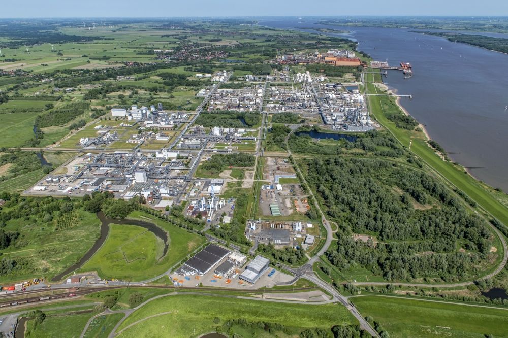 Luftbild Stade - Raffinerie- Werksgelände des Chemieproduzenten der Fa. Dow Chemie,und Olin in Stade im Bundesland Niedersachsen, Deutschland