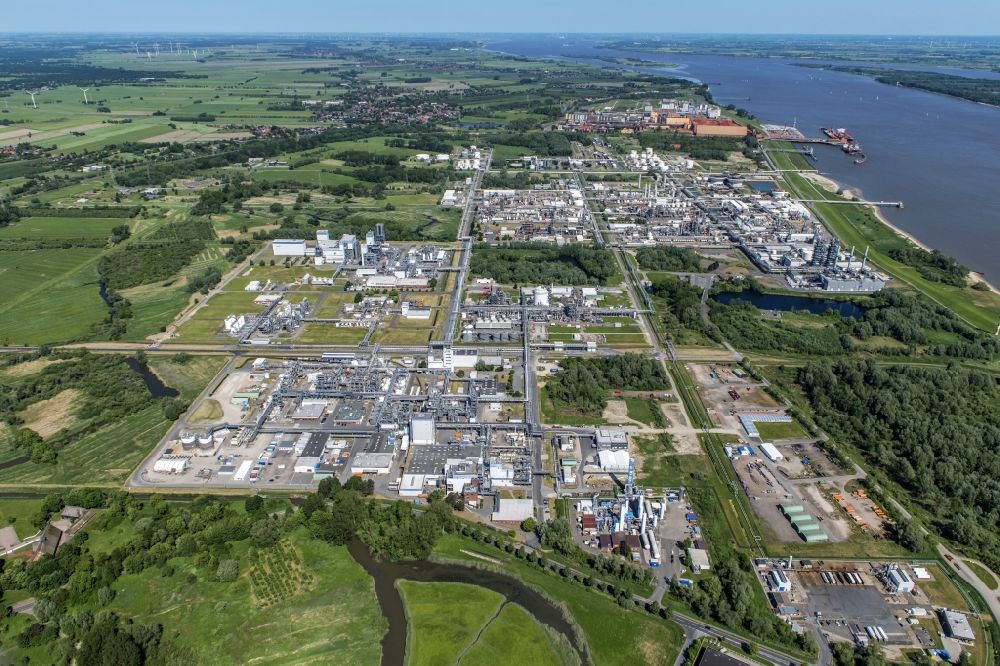 Luftbild Stade - Raffinerie- Werksgelände des Chemieproduzenten der Fa. Dow Chemie,und Olin in Stade im Bundesland Niedersachsen, Deutschland