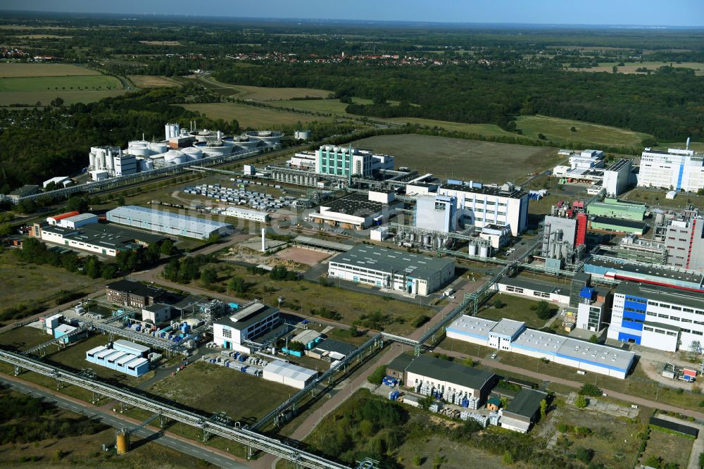 Luftaufnahme Bitterfeld-Wolfen - Raffinerie- Werksgelände des Chemieproduzenten Dow Deutschland Anlagengesellschaft mbH im Ortsteil Greppin in Bitterfeld-Wolfen im Bundesland Sachsen-Anhalt