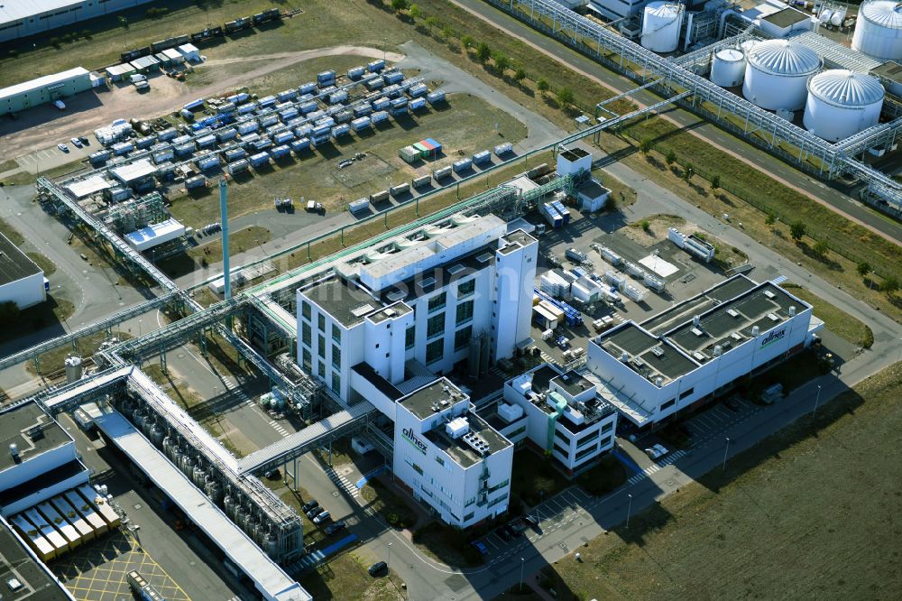 Luftaufnahme Bitterfeld-Wolfen - Raffinerie- Werksgelände des Chemieproduzenten Dow Deutschland Anlagengesellschaft mbH im Ortsteil Greppin in Bitterfeld-Wolfen im Bundesland Sachsen-Anhalt