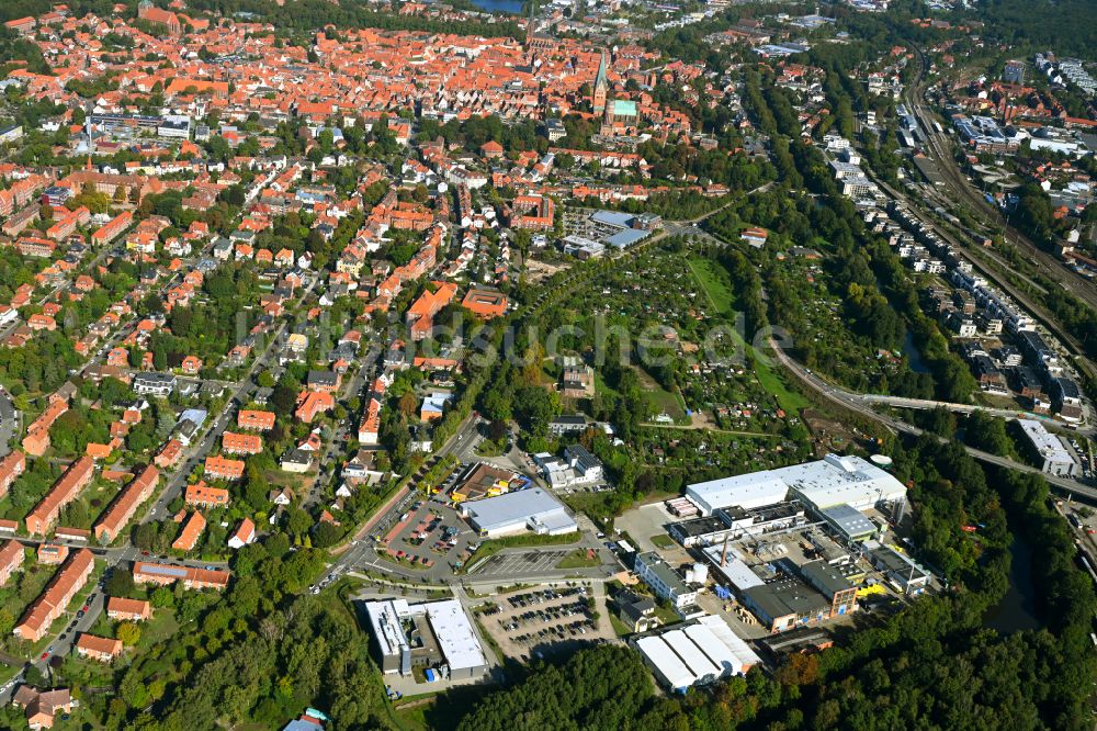 Luftbild Lüneburg - Raffinerie- Werksgelände des Chemieproduzenten H.B.Fuller in Lüneburg im Bundesland Niedersachsen, Deutschland