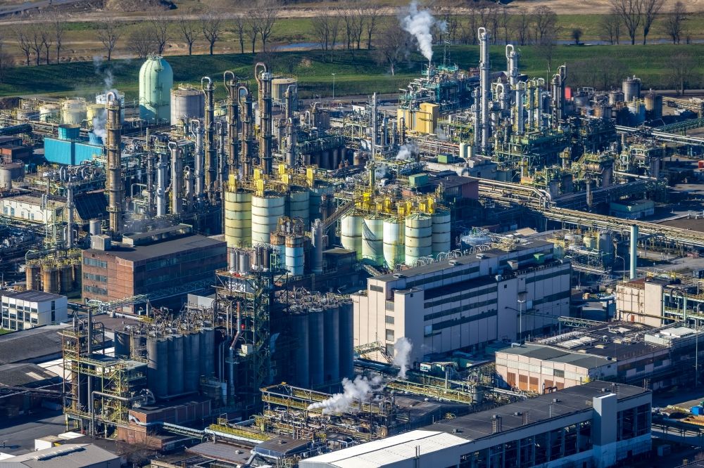 Luftbild Oberhausen - Raffinerie- Werksgelände des Chemieproduzenten OXEA Werk Ruhrchemie entlang der Weißensteinstraße in Oberhausen im Bundesland Nordrhein-Westfalen, Deutschland