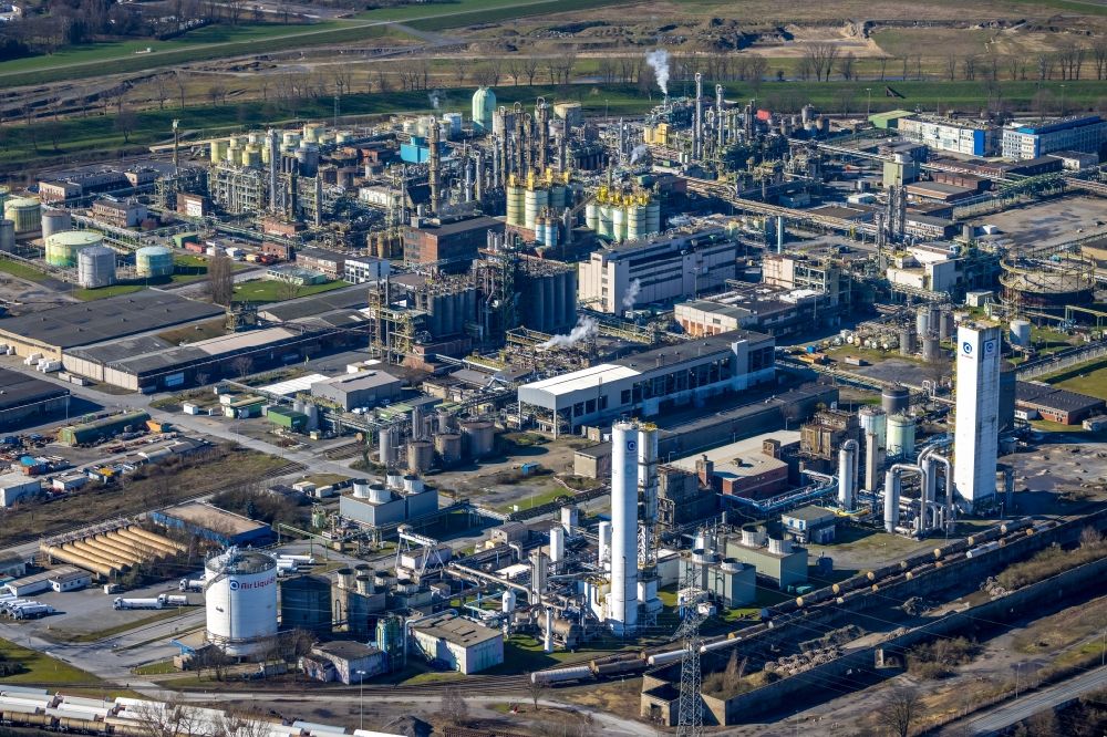 Luftaufnahme Oberhausen - Raffinerie- Werksgelände des Chemieproduzenten OXEA Werk Ruhrchemie entlang der Weißensteinstraße in Oberhausen im Bundesland Nordrhein-Westfalen, Deutschland